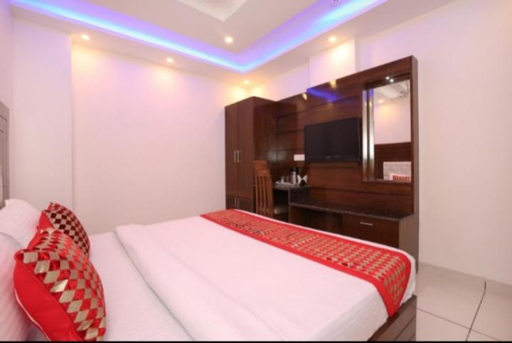 Hotel Silver Palm Zirakpur Exterior foto